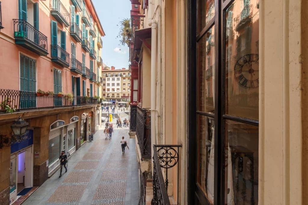 Casco Viejo Junto A La Plaza Nueva Y Unamuno Bilbau Exterior foto